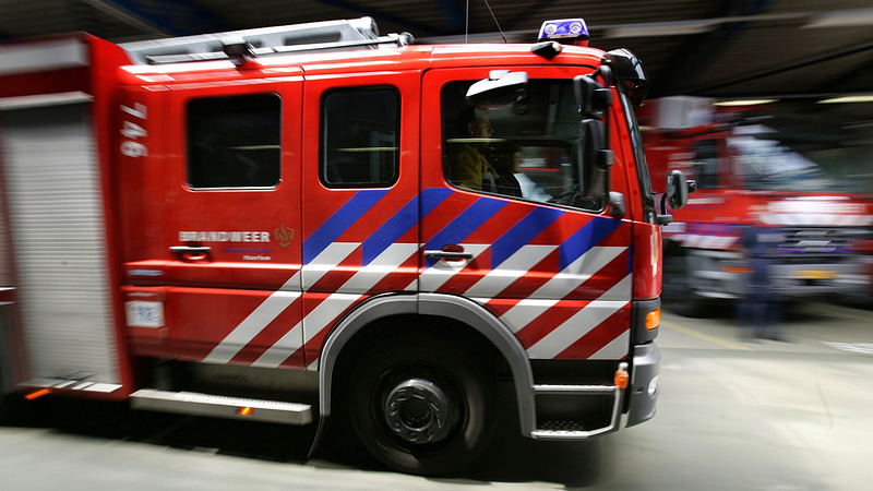 Busje in brand gestoken, daders ontkomen