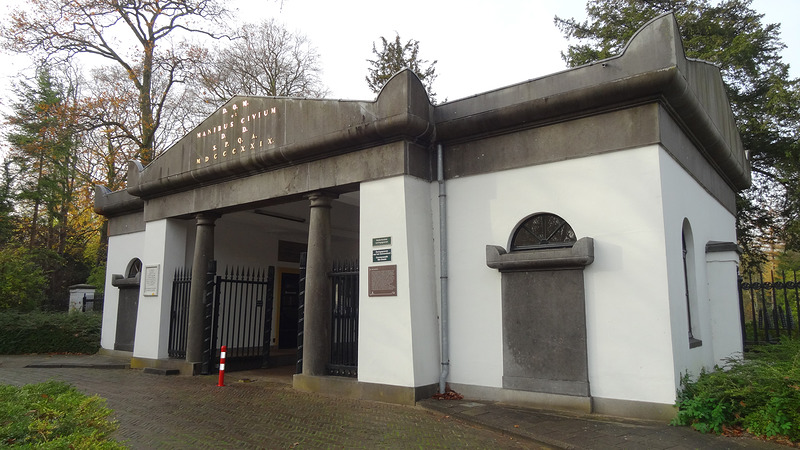 Onthulling monument voor eenzaam gestorvenen