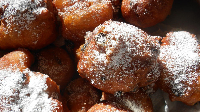 UIT072 oliebollentest: Dutch Bakery op Kerkplein het beste