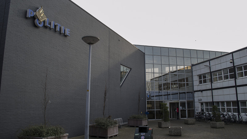 Stomdronken vrouw (74) door andere weggebruikers klemgereden
