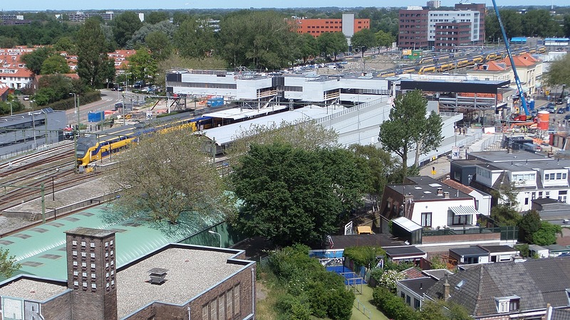 Telefoondief tegen de lamp door zwartrijden