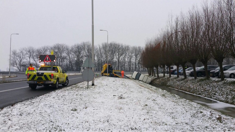 Automobilist rijdt sloot in bij A9/Akersloot