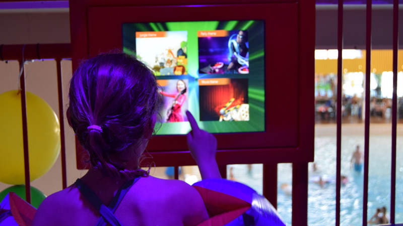 Zwembad Hoornse Vaart opent interactieve glijbaan Aquasmash