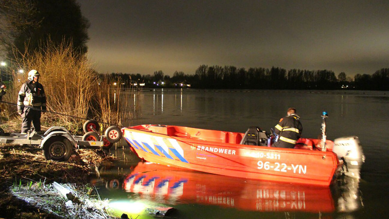Brandweer Langedijk vaart uit om brand op eiland te blussen
