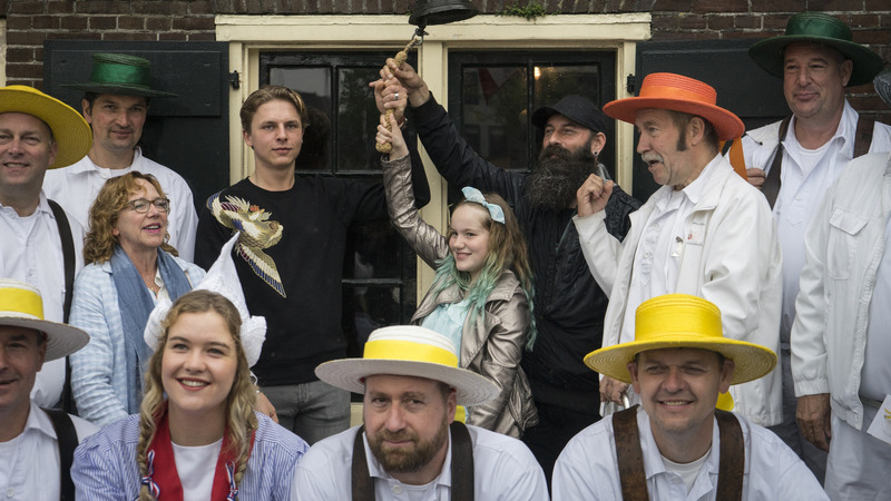 Winnaars Alkmaars Talent en Just Sing openen kletsnatte Kaasmarkt