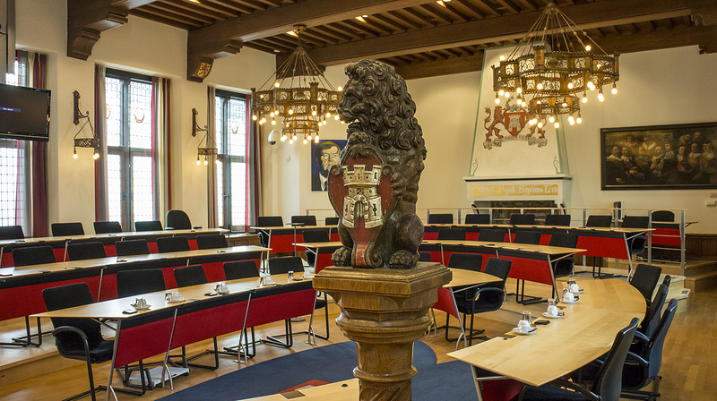 Gemeenteraad akkoord met €440.000 steun voor AFC'34 en vv Alkmaar