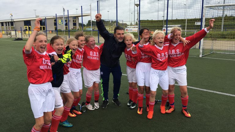 Meidenteam OBS Nicolaas Beets naar landelijke finale Schoolvoetbal Toernooi