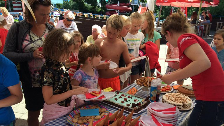 Heel Sint Pancras Bakt tijdens de Zwemvierdaagse