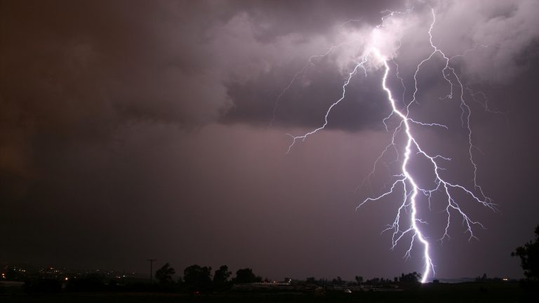 KNMI code geel: onweersbuien met mogelijk hagel en windstoten