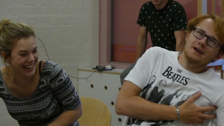 Theaterstuk Lariekoek gaat grotendeels over onzin ?