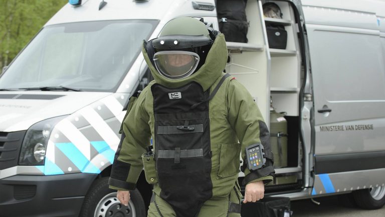 Wapens en XTC in auto verdachte van bedreiging ex-vriendin