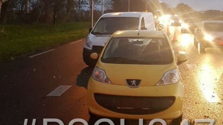 Kop-staartbotsing met gewonde op N245 bij Oudkarspel