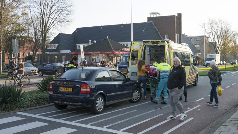Hoofdwond na aanrijding op zebrapad