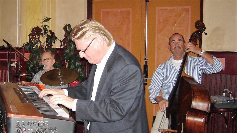 Maandelijkse jazzmatinee in Restaurant Steak ?