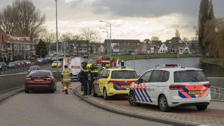 Valpartij en voet tussen spaken leidt tot uitrukken brandweer Alkmaar