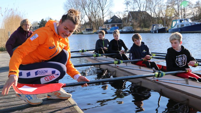 Alkmaarse Roei-jeugd krijgt clinic van Olympisch- en wereldkampioen