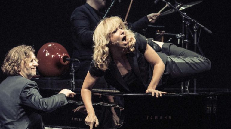 Claudia de Breij met ‘Nu’ in Theater De Vest ?