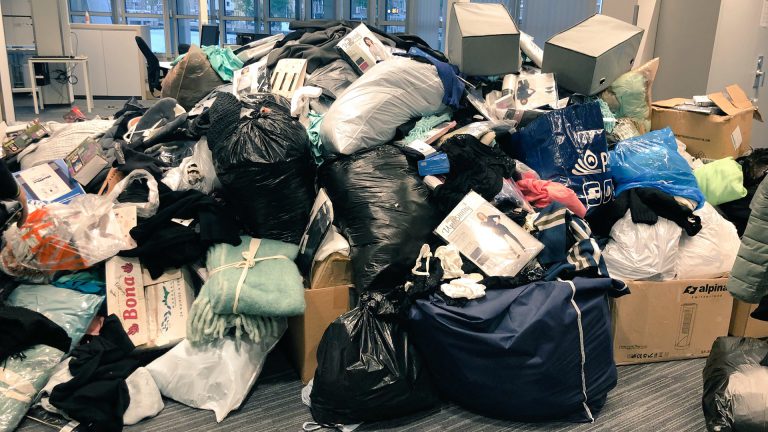 Politie treft “bizarre” hoeveelheid gestolen waar bij dievegge thuis