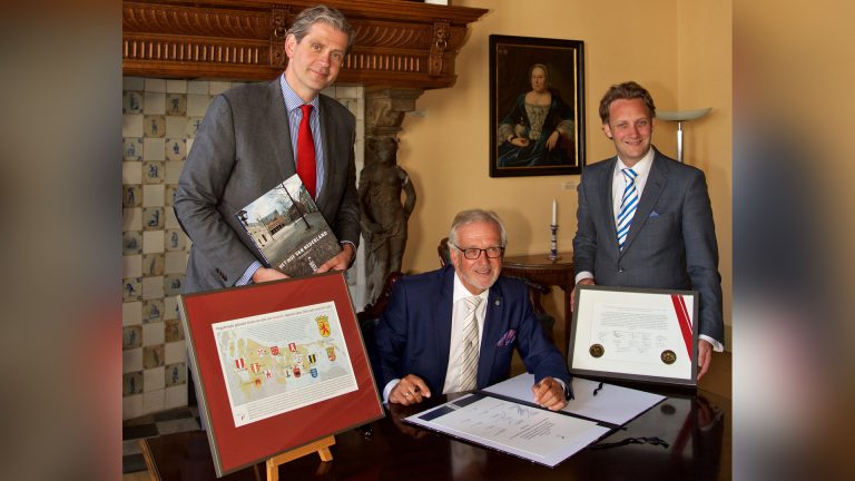 Bruinooge tekent nieuwe versie notulen Eerste Vrije Statenvergadering