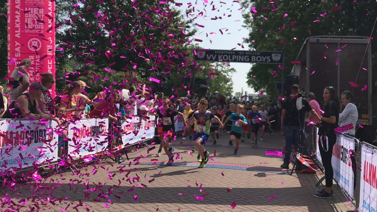 Zonnige RAADHUIS Pinksterun trekt ruim 800 deelnemers