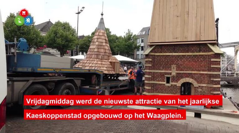 Klokketoren van de Groote Kerck klaar voor Kaeskoppenstad (VIDEO)