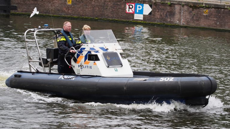 Bootdieven aangehouden na achtervolging door Alkmaarse grachten
