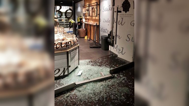 Politie peppert verdachte van inbraak bij bakker aan Laat