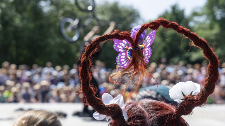 Zomer in de Mare met acrobatiek, toneel en fantastische kapsels