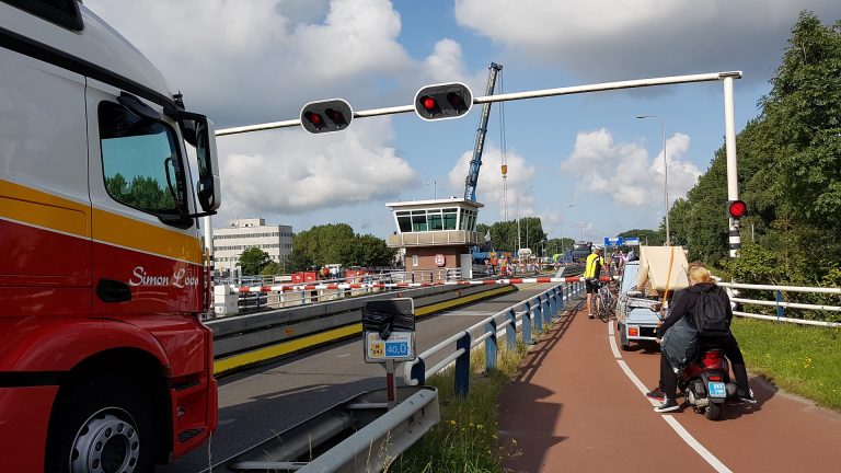 Provincie gaat zich bemoeien met vergunning Leeghwaterbrug