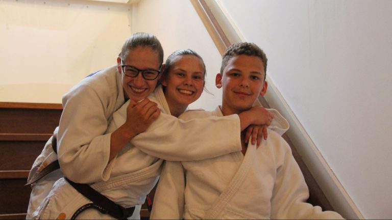 Judoka’s wassen auto’s voor tickets naar International Children’s Games ?
