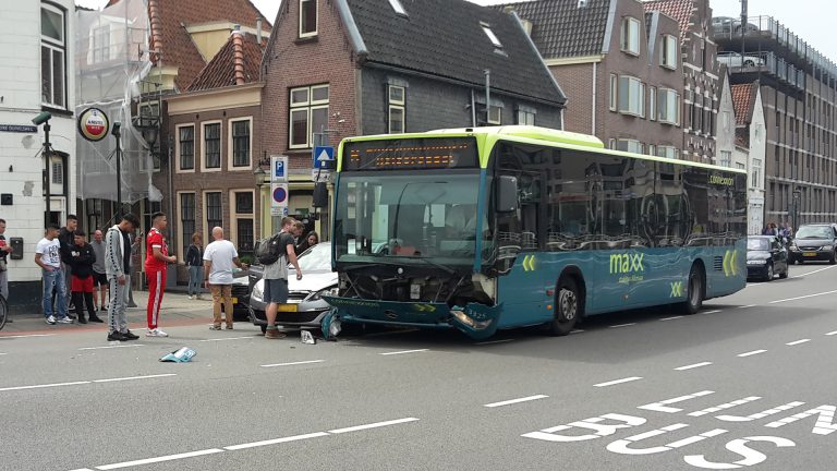 Aanrijding met bus op Kanaalkade