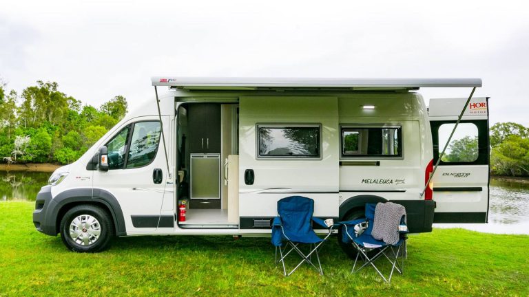 Gemeente Langedijk waarschuwt: laat camper niet te lang op openbare weg staan