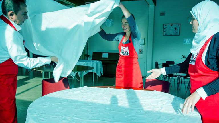 AZC-bewoners actief met vrijwilligerswerk dankzij ‘Aan de slag’