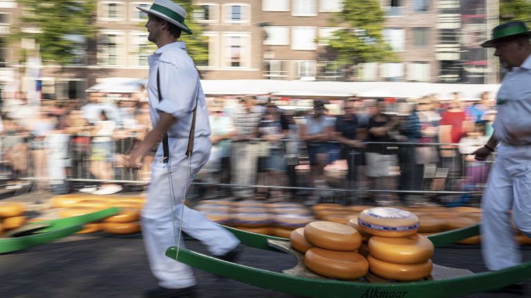 Geen verkeer meer in omgeving Waagplein tijdens avondkaasmarkten