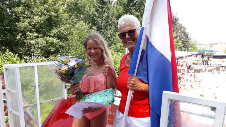 Prachtig weer brengt veertigduizendste bezoeker bij zwembad De Bever