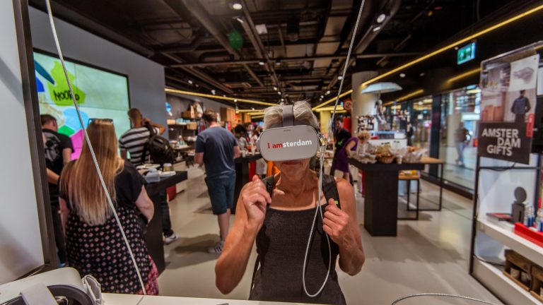 Amsterdam Marketing laat onder andere regio Alkmaar zien met VR-brillen