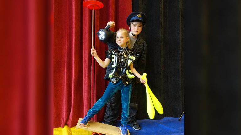 Circusschool Tefredo met workshops en voorstellingen bij Strand van Luna ?