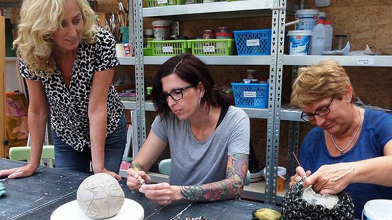 Cursisten van Atelier Goudsblom exposeren keramiek en schilderijen ?