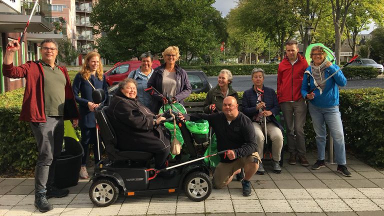 Troeptrimmen in De Hoef levert zeven volle vuilniszakken op