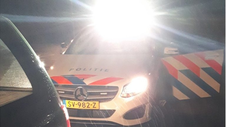 Snelheidsduivel op A9 geen partij voor agenten in nieuwe Merc