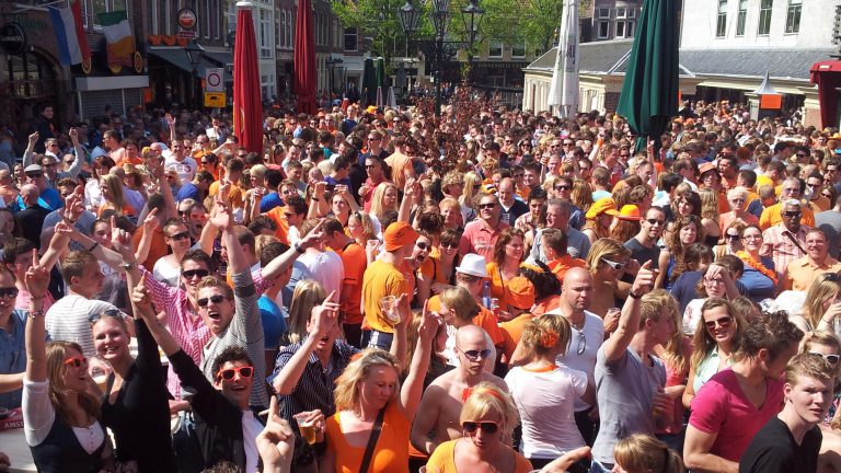 Gemeente laat ‘mensenmassa’ Koningsdag onderzoeken