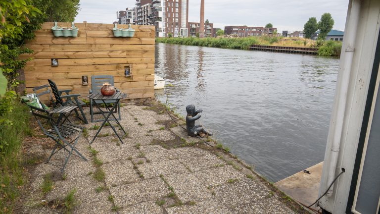 Schuttingbouw door woonarkbewoners Zeglis aan banden
