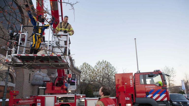Piet komt tijdens intocht ‘vast te zitten’ in kerktoren De Noord
