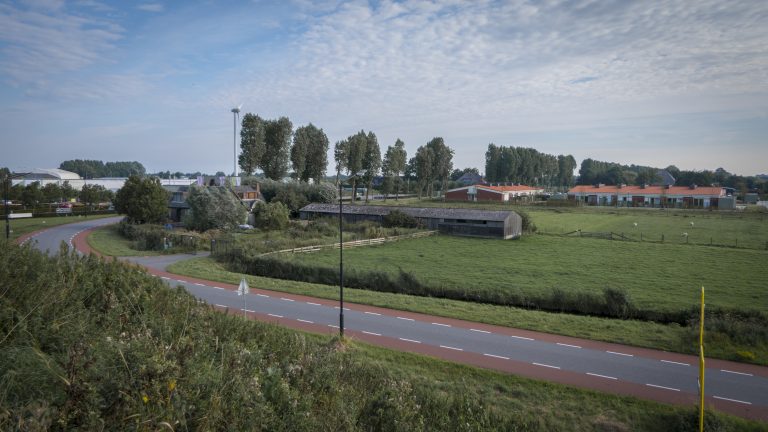 Woning aan Middenweg staat in de weg