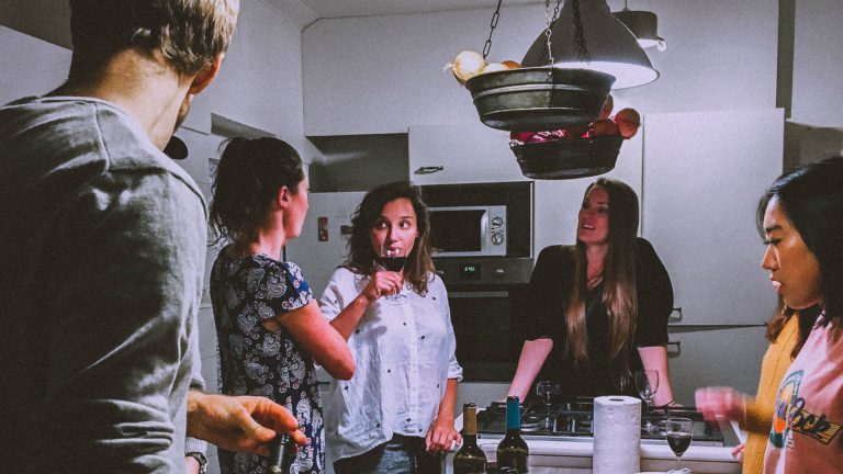 Alkmaarse Papaver speelt voorstelling ‘Uitbuiken’ bij Artiance ?