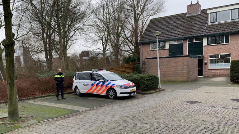 Onbekenden dumpen vat in achtertuin in Alkmaar