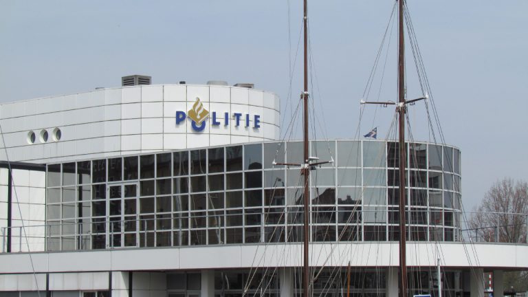 Drie insluipers stelen sieradenkistje van bejaarde vrouw in Graft