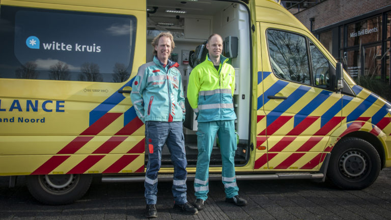 Ambulancehulpverleners van knalgeel naar mintgroen