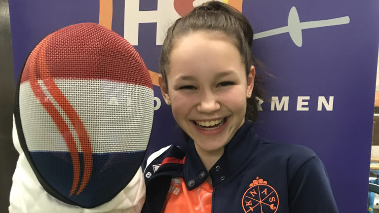 Jeugdlid HollandSchermen Alkmaar wint ontwerpwedstrijd Nederlands masker