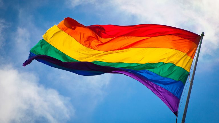 Heerhugowaard verlengt beleid Regenboogstad